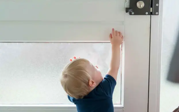 A child who tries to open the door of the home